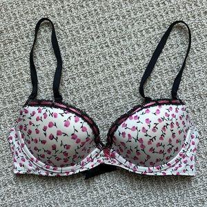 Victoria’s Secret “Sexy Little Things” push-up bra 32C
